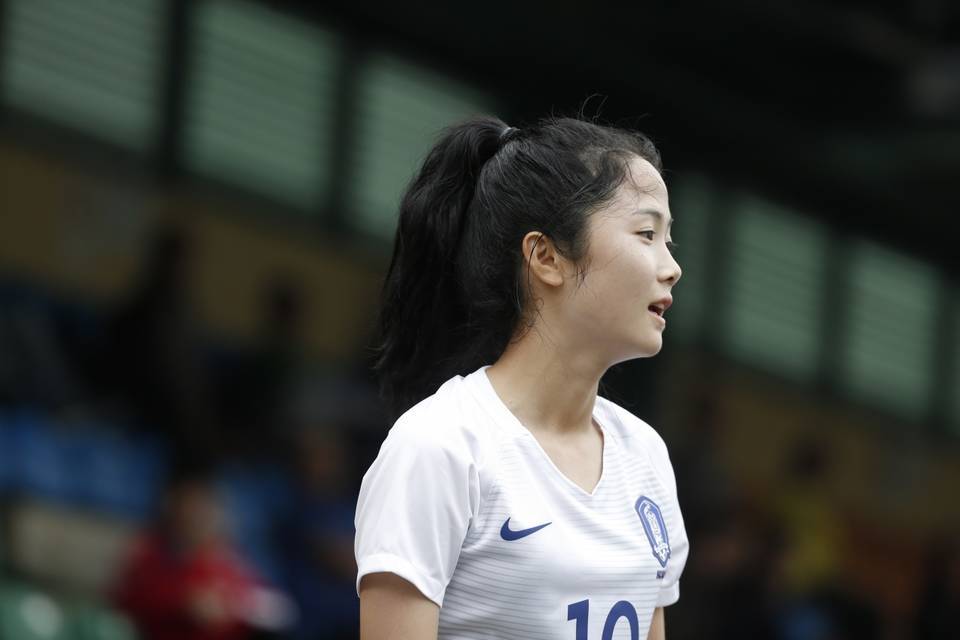 84间房主播跳舞 香烟与丝绒